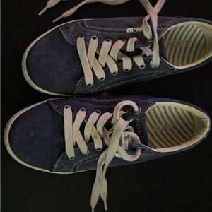 Taos size 8.5 denim blue sneakers